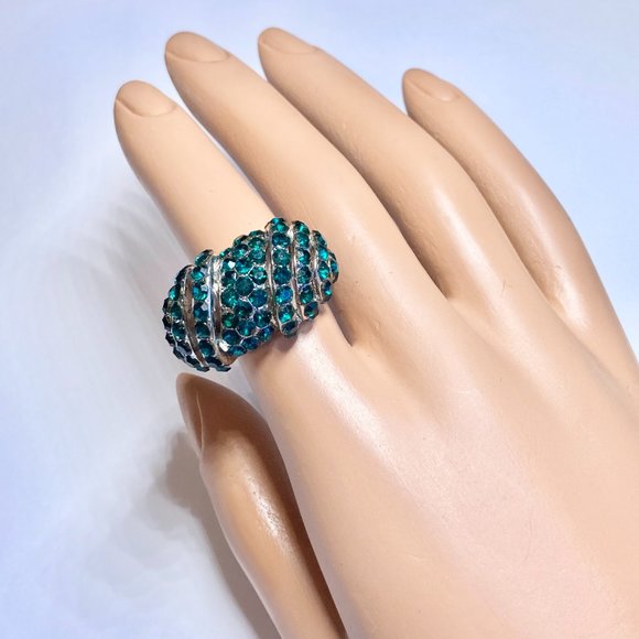 Vintage Emerald Green Crystal Boho Dome Cocktail Ring Size 9 Silver Tone Plated - Picture 8 of 11